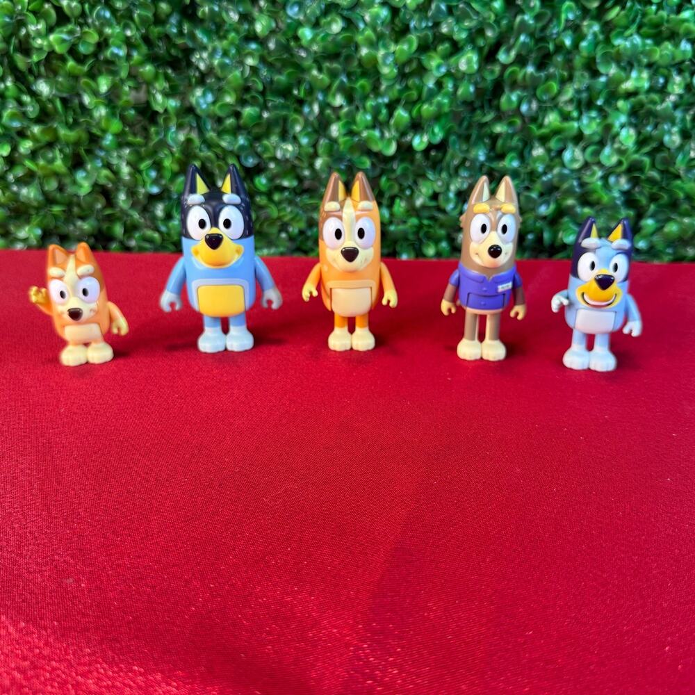 Bluey Family Figure Pack 5 Poseable Characters Action Figures Preschool Toys